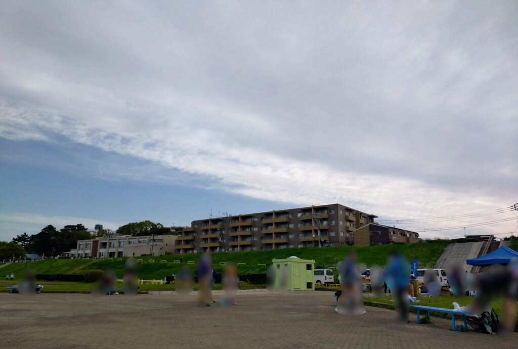 多摩川ネイチャーウォーク出発地点受付の様子の写真