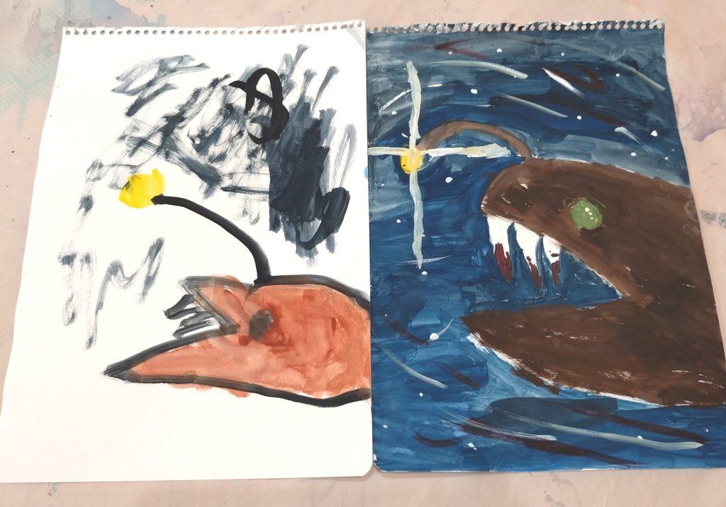 子どもたちが描いたチョウチンアンコウのイラストの写真